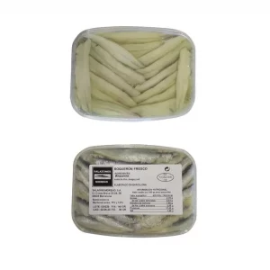 Bandeja de boquerones en vinagre elaborados artesanalmente.