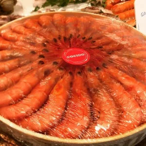 Pack de 500 gramos de gamba blanca cocida de Huelva lista para comer.