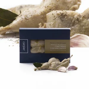 Muslitos de codorniz escabechados en tarro con hierbas aromáticas.