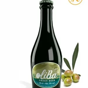 Vaso de cerveza verde Oliba Green Beer con espuma blanca.