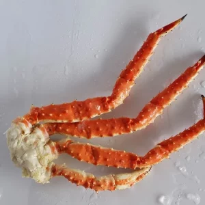 Patas de cangrejo real ruso (King Crab) cocidas y listas para el consumo.