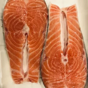 Salmón noruego premium criado en Kvitsøy, Mar del Norte, pescado sostenible libre de antibióticos