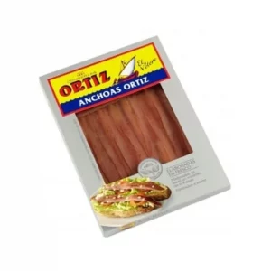 Anchoas Ortiz elaboradas en fresco y fileteadas a mano, maduradas 6 meses en barril y conservadas en aceite.