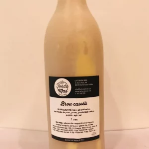 Botella de 1 litro de caldo casero de pollo y verduras.