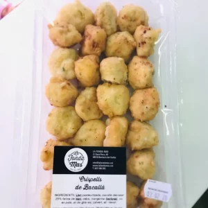 Plato de Crispells de bacalao dorados de La Fonda Mas.