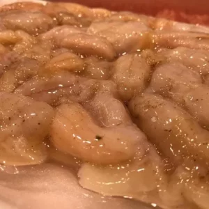 Carne limpia de espardeña (pepino de mar) fresca de alta gastronomía mediterránea.