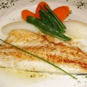 Lote de pescado variado nº1 con trucha, dorada, lubina, atún y pescadilla fresca, preparado sin espinas para cocinar a la plancha.