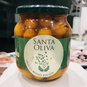 Aceitunas verdes aliñadas con salsa mojo picón Santa Oliva.