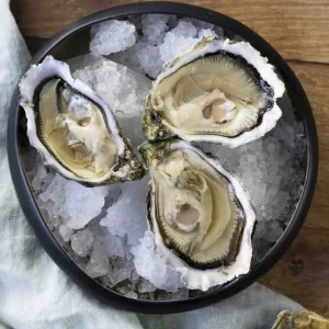 Ostra francesa Gillardeau nº2 con su distintivo sello de marca grabado.