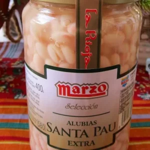 Alubias fesolets extra cocidas al natural, legumbre pequeña y mantecosa de origen español en frasco de 560g.