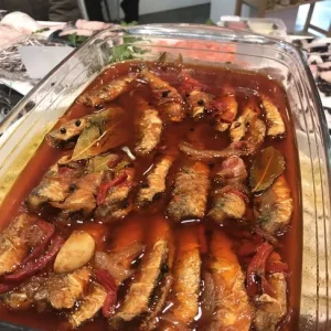 Sardinas de Vilanova en escabeche suave con pimientos.